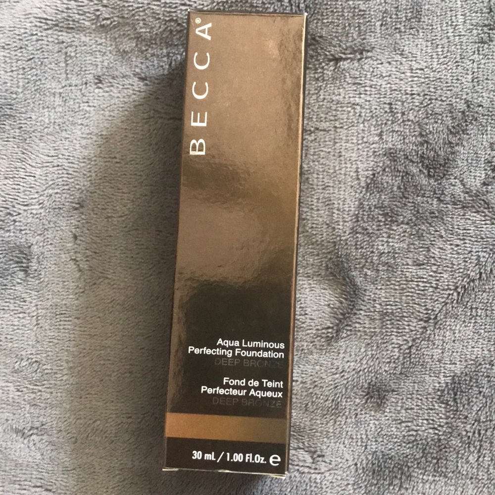 BECCA Aqua Luminous Perfecting Foundation